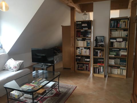 Helle und ruhige Dachgeschosswohnung Apartment in Munich