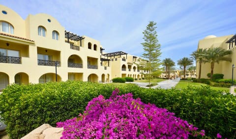 Property building, Day, Garden, Garden view