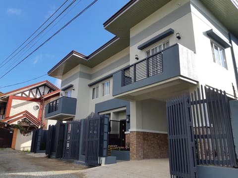 Restful 3BR Hillside Duplex House Haus in Baguio