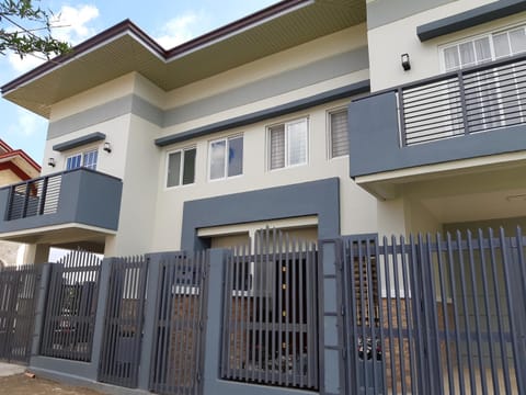 Restful 3BR Hillside Duplex House Maison in Baguio