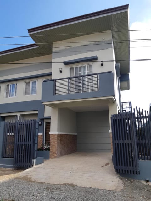 Restful 3BR Hillside Duplex House House in Baguio