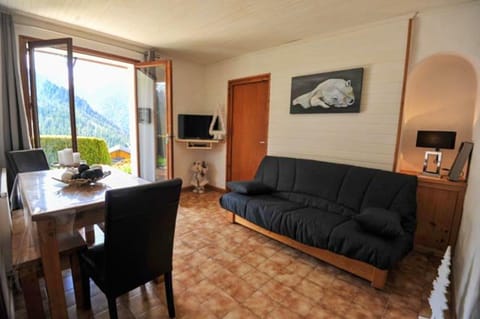 Appartement de 2 chambres a Champagny en Vanoise a 40 m des pistes avec jardin clos et wifi Apartment in Champagny-en-Vanoise