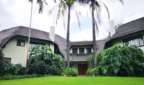 Property building, Facade/entrance, Garden