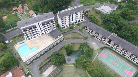 Bird's eye view, Floor plan