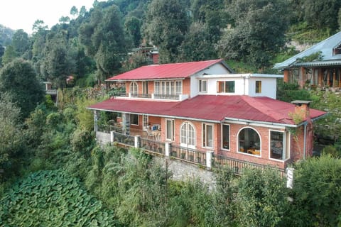 StayVista at The Verandah with Fireplace & Indoor, Outdoor Games Chalet in Uttarakhand