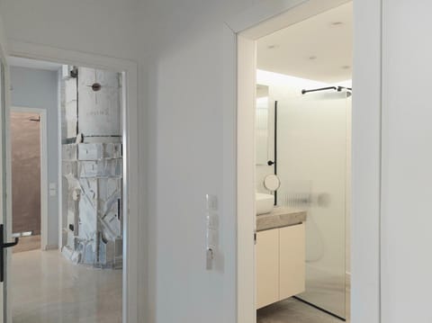 Shower, Toilet, Bathroom, Decorative detail, internet