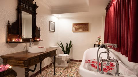 Massage, Spa and wellness centre/facilities, Bath, towels