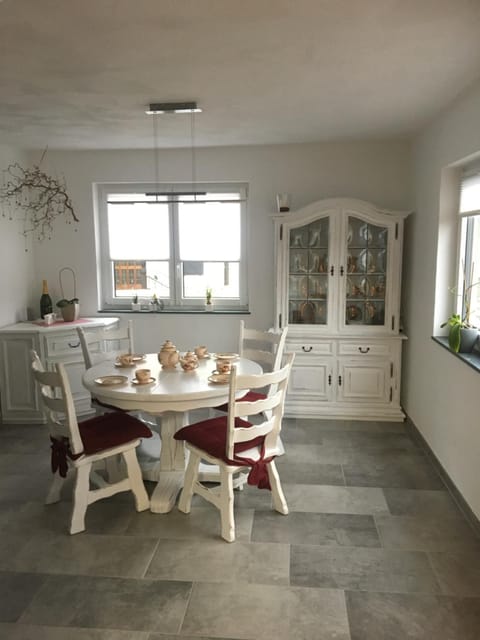 Food and drinks, Photo of the whole room, Dining area