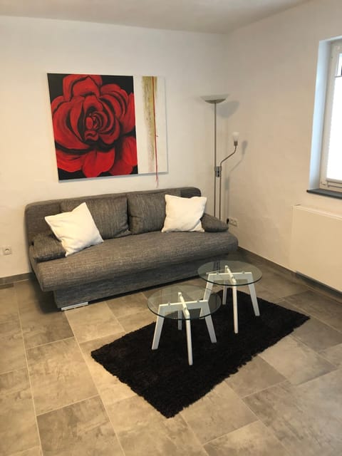 Bed, Living room, Decorative detail, Seating area