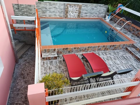 Appartement de 2 chambres avec piscine privee jardin clos et wifi a Riviere Pilote a 5 km de la plage Condo in Sainte-Luce