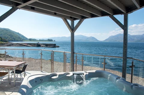 Patio, Nearby landmark, Day, Natural landscape, Hot Tub, View (from property/room), Balcony/Terrace, Seating area, Dining area, Lake view, Mountain view, River view, Sea view