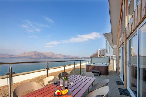 Day, View (from property/room), Balcony/Terrace, Seating area, Lake view, Mountain view, Sea view