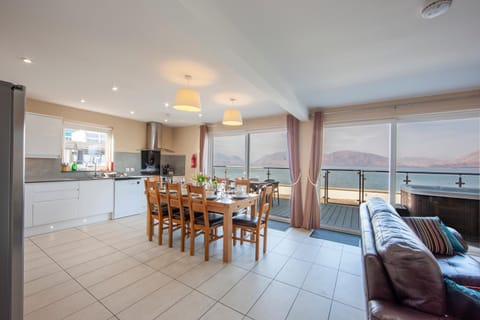 Property building, Natural landscape, Kitchen or kitchenette, Seating area, Dining area, Diving, Mountain view, Sea view, pet friendly, kitchen, kitchen