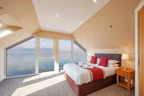 Bed, Bedroom, River view, Sea view