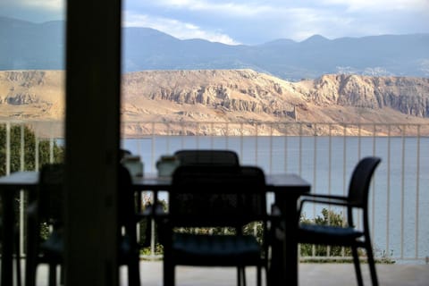 Balcony/Terrace, Mountain view
