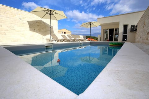 Property building, Patio, Day, Pool view, Swimming pool, sunbed