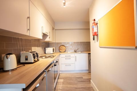 Three Bedroom Apartment - Edward Square Galway Hostel in Galway