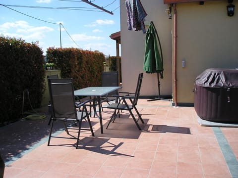 intero appartamento con giardino e colazione Dario Wohnung in Parma