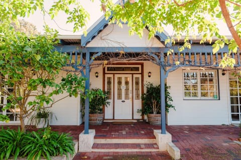 Property building, Facade/entrance, Spring, Day, Garden, Garden view