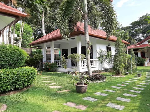 Smile House & Pool Resort in Rawai