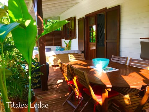 Titalee Lodge 3 Villas autour d'une piscine Nature lodge in Guadeloupe