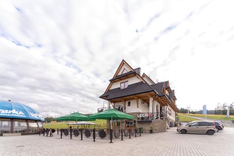 Property building, Facade/entrance, Landmark view