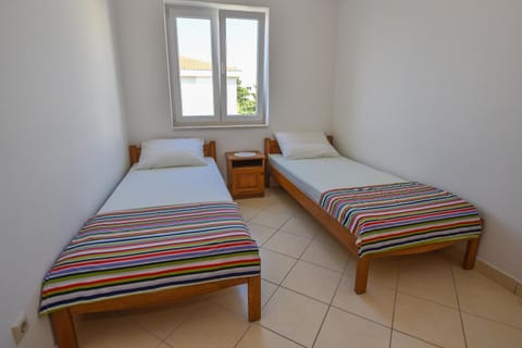 Apartments Luaniva 50m from the see Bed and Breakfast in Novalja
