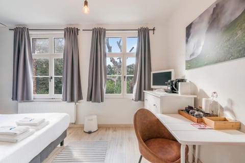 Bed, TV and multimedia, Seating area, Bedroom, hair dresser