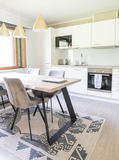 Dining area, kitchen