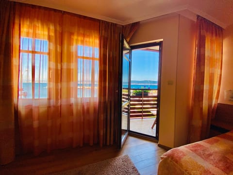 Day, Photo of the whole room, Sea view