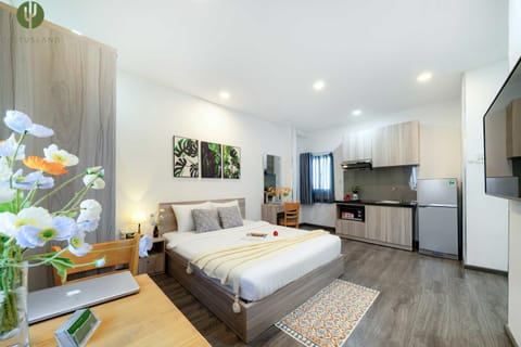 Bed, Kitchen or kitchenette, Photo of the whole room, Seating area, Bedroom