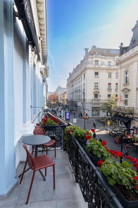 Property building, Balcony/Terrace, City view