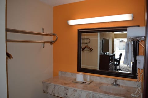 Bathroom, Photo of the whole room, Decorative detail