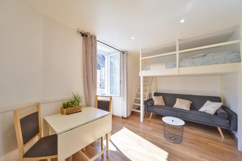 Fly Away & Netflix Condo in Bourges