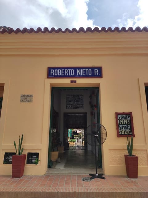 HOTEL NIETO MOMPOX, ubicado en el corazón del centro histórico, frente al rio magdalena en zona de malecón Hotel in Santa Cruz de Mompox