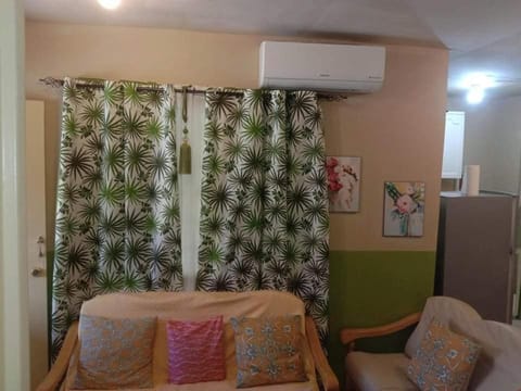 Laly's B8 cozy Vacation Townhouse - 10km to SBMA Maison in Olongapo