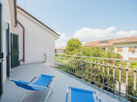 Holiday Home Lucerna Due-1 by Interhome Casa in Ameglia