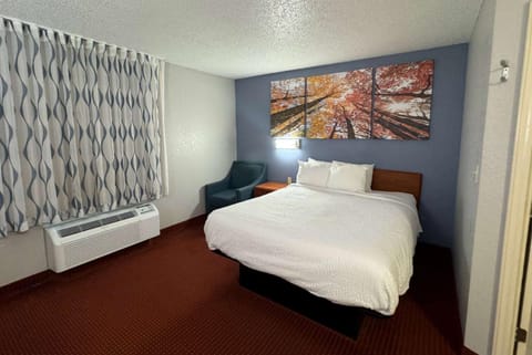 Days Inn & Suites by Wyndham Green Bay WI Hotel in Green Bay