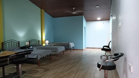 This Is It Airport Hotel and Restaurant Bed and Breakfast in Negombo