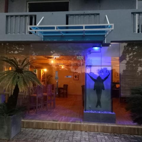 This Is It Airport Hotel and Restaurant Bed and Breakfast in Negombo