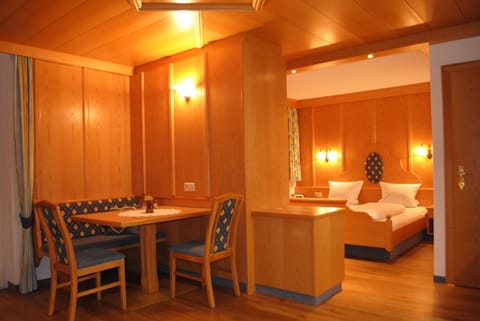 Photo of the whole room, Dining area, Bedroom