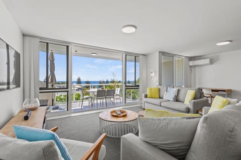 Balcony/Terrace, Living room, Seating area, Sea view