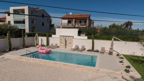 Garden, Swimming pool