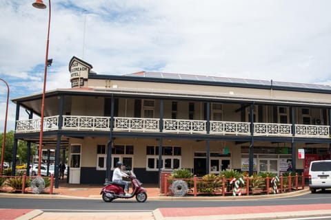 Facade/entrance