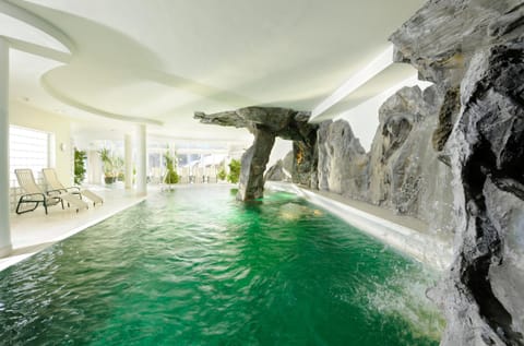 Spa and wellness centre/facilities, Swimming pool