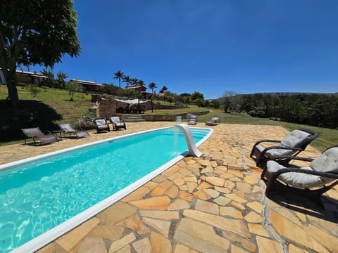 Chalés Vila Carrancas - Ao lado do centro com piscina, cozinha completa e muita tranquilidade Chalet in Carrancas