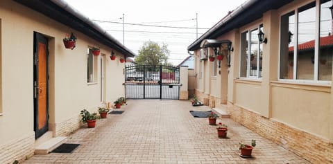 Patio, Facade/entrance