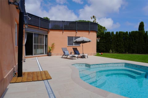 Balcony/Terrace, Swimming pool