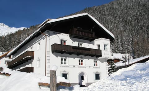 Property building, Day, Natural landscape, Winter, Mountain view