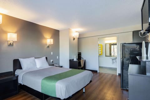 TV and multimedia, Photo of the whole room, Seating area, Bedroom, On site